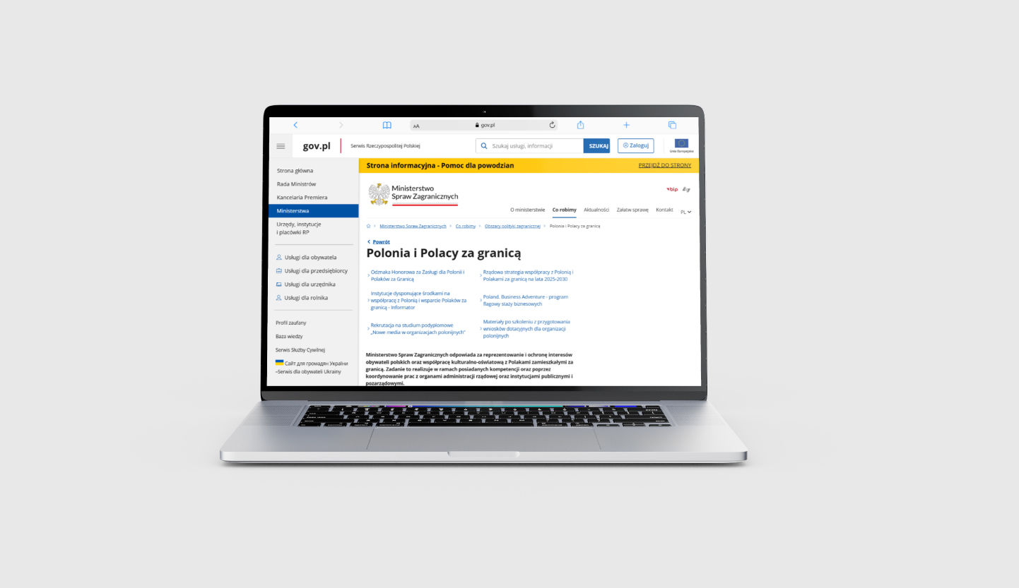 Mockup laptopa prezentujący podstronę Ministerstwa Spraw Zagranicznych – Polonia i Polacy za granicą